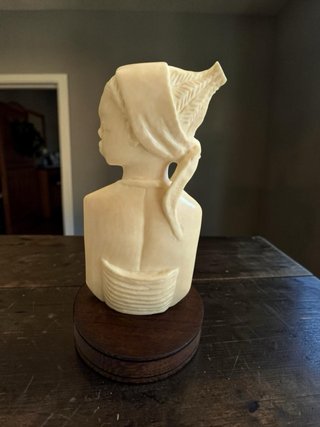 Talla de figura africana