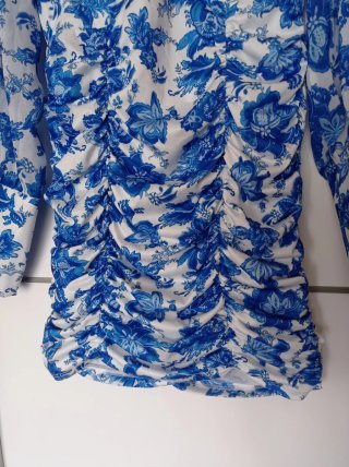 Vestido estampado floral azul y blanco