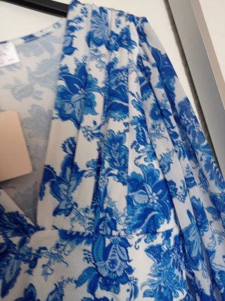 Vestido estampado floral azul y blanco