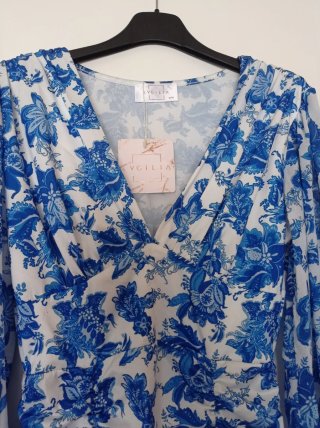 Vestido estampado floral azul y blanco