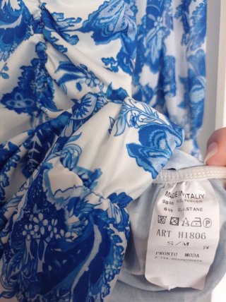 Vestido estampado floral azul y blanco