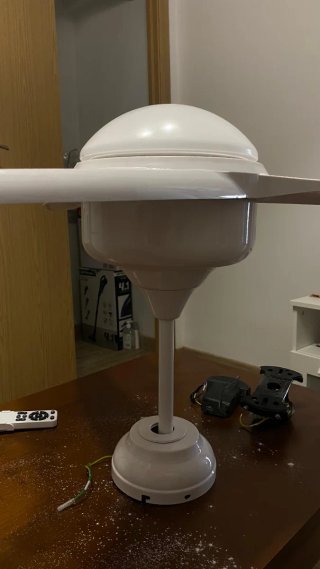 Ventilador de techo blanco