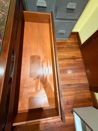 Cómoda recibidor madera con vitrina y espejo