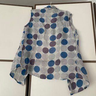 Camisa sin mangas con lunares