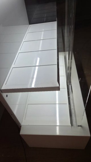 Vitrina expositora acrílico con luz LED