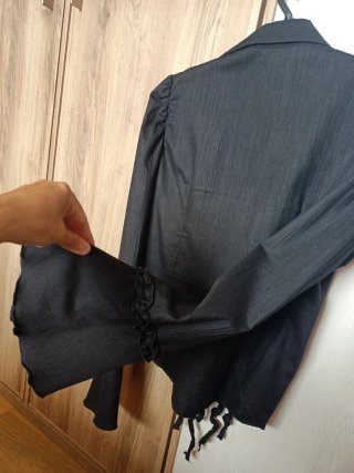Camisa flamenca negra con volantes y chorreras