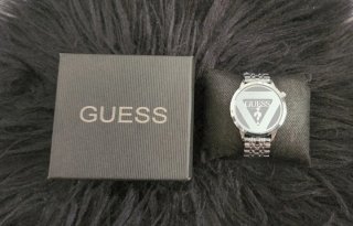 Reloj Guess Mujer Esfera Logo Triangular