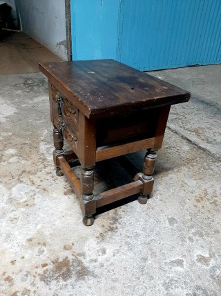 Mesita Rústica Castellana Madera Tallada