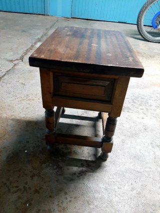 Mesita Rústica Castellana Madera Tallada