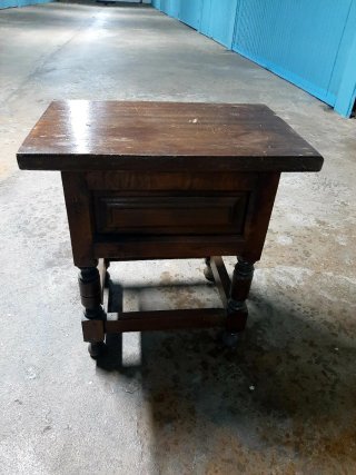 Mesita Rústica Castellana Madera Tallada