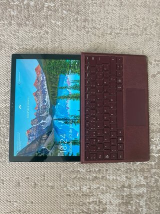 Surface Pro 5 i5/8GB + Teclado + Cable Monitor