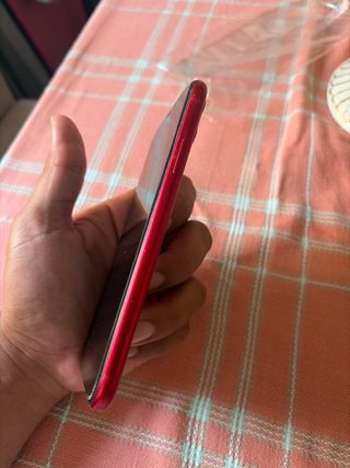 iPhone 11 Rojo - Batería 76%