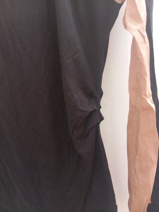 Camiseta manga larga beige y negra