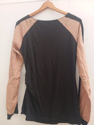 Camiseta manga larga beige y negra