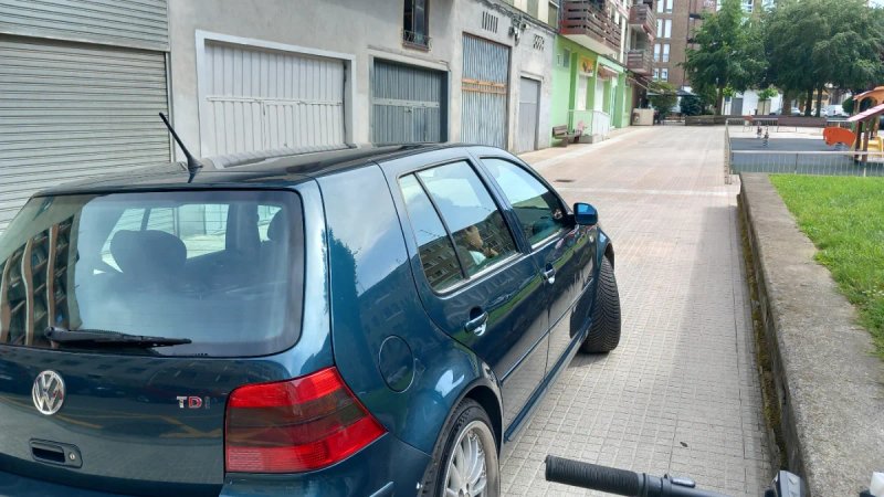 Volkswagen Golf 2001 - foto 1