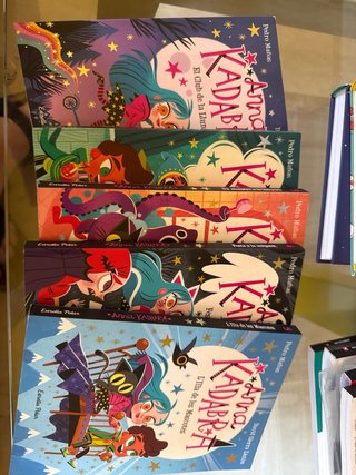 Libros Anna Kadabra en català (1 al 9)