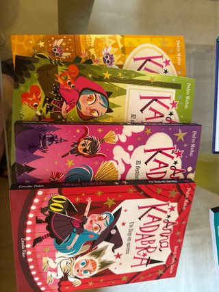 Libros Anna Kadabra en català (1 al 9)