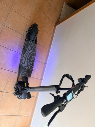 Due monopattini elettrici SmartGyro e Inokim in vendita