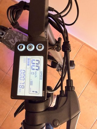Due monopattini elettrici SmartGyro e Inokim in vendita