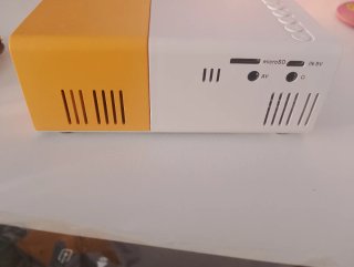 Proyector YG300