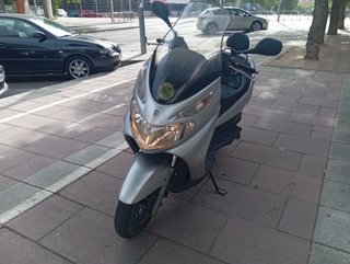 Suzuki Burgman Plata - Maxi Scooter