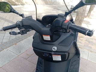 Suzuki Burgman Plata - Maxi Scooter