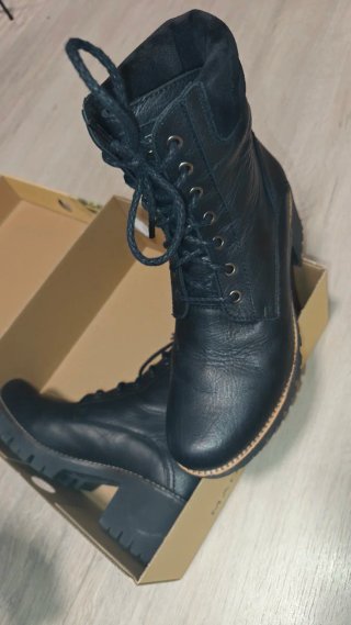 Botas Panama Jack Talla 40 Negras con cordones.
