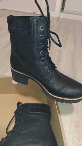 Botas Panama Jack Talla 40 Negras con cordones.