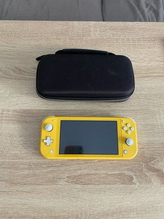 Nintendo Switch Lite + 2 Juegos