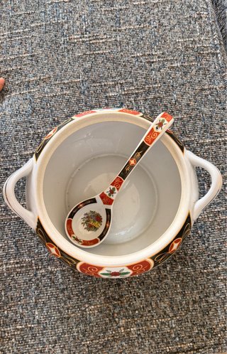 Sopera Imari con tapa y asas