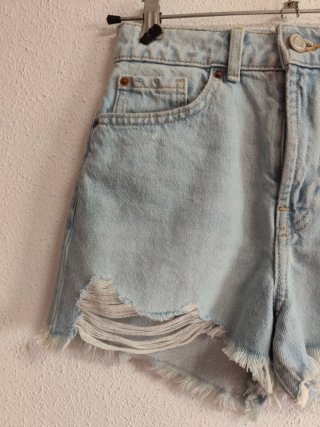 Pantalón corto de chica talla 32 de Primark.