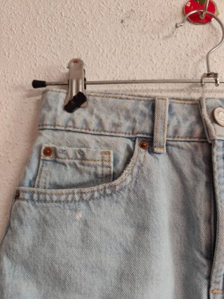 Pantalón corto de chica talla 32 de Primark.