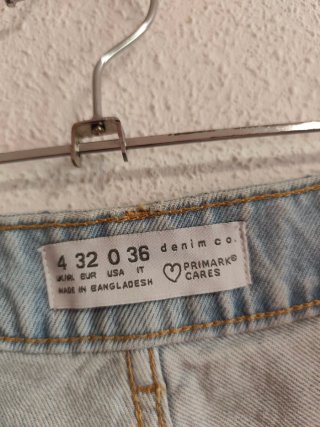 Pantalón corto de chica talla 32 de Primark.
