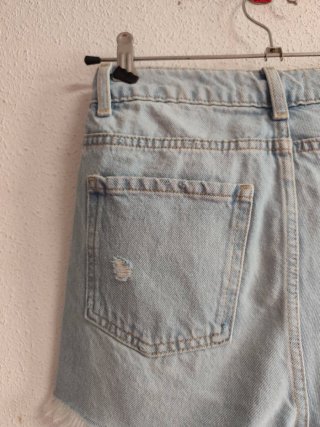 Pantalón corto de chica talla 32 de Primark.