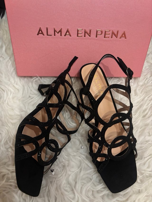 Sandalias Alma en Pena Negras Tacon