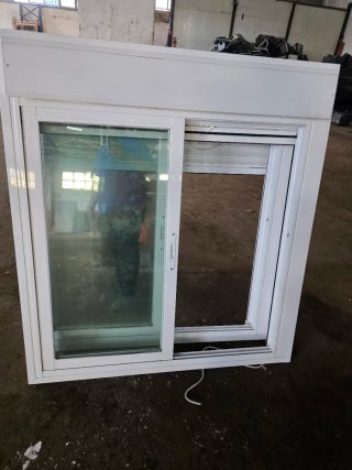Ventana corredera doble cristal y persiana