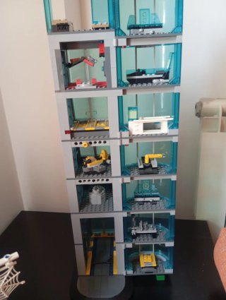 Torre vengadores y casa de Spiderman de Lego