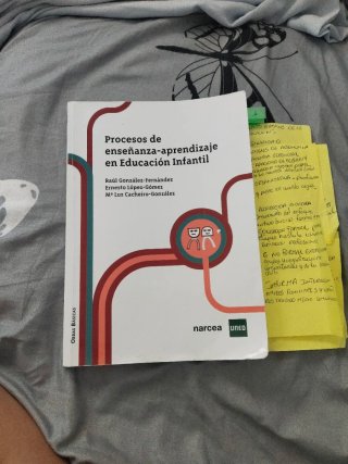2 libros de Educación Infantil UNED primer año