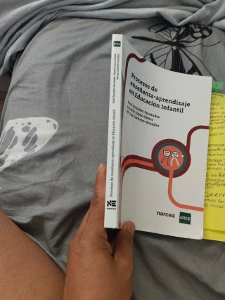 2 libros de Educación Infantil UNED primer año