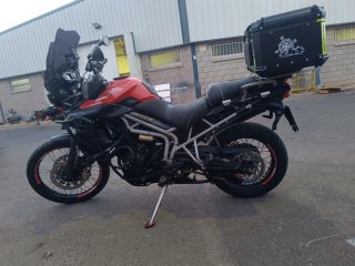 Triumph Tiger 800 XC Negra/roja