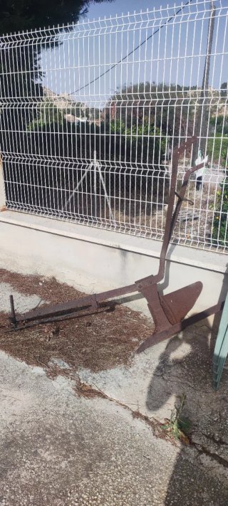 Arado antiguo de labranza