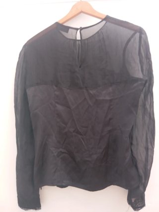Camisa negra transparente con encaje