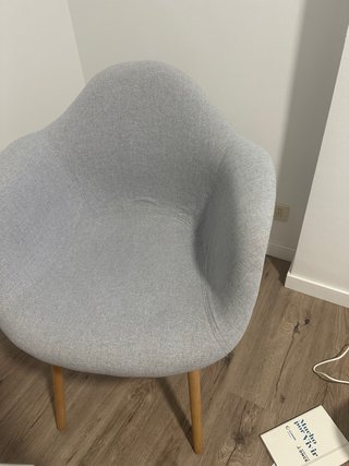 Escritorio blanco con silla