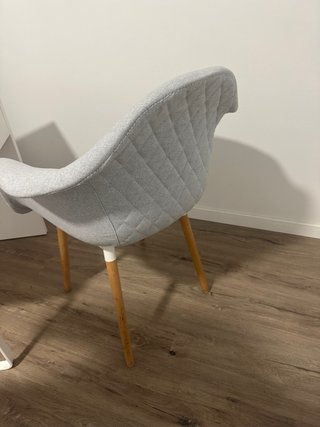 Escritorio blanco con silla