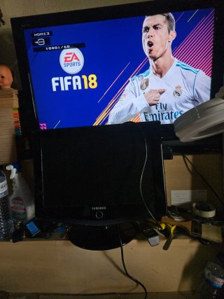 PS4 (PlayStation 4) FIFA 18 Bundle