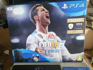 PS4 (PlayStation 4) FIFA 18 Bundle