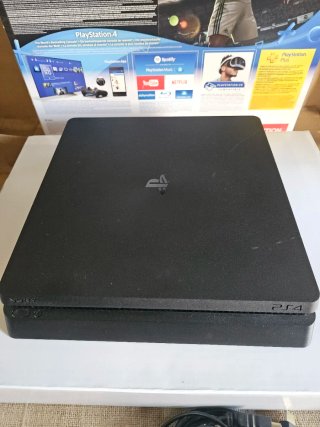 PS4 (PlayStation 4) FIFA 18 Bundle