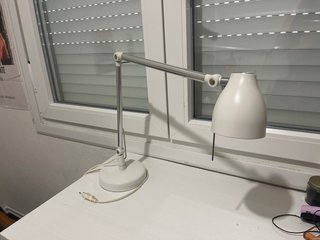 Flexo de mesa plateado y blanco como nuevo