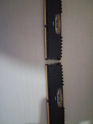 2x Corsair Vengeance LPX DDR4 3200MHZ