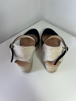 Sandalias negras de cuña